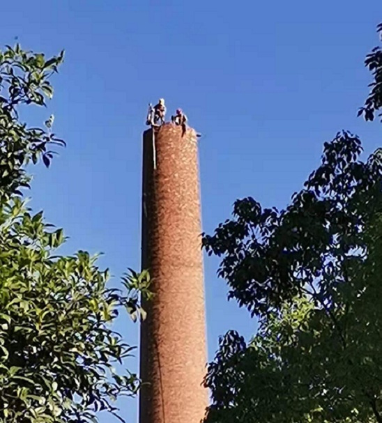云南煙囪拆除公司:環(huán)保先行,綠色拆除,共筑藍天夢想